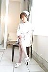 Aziatische Cutie Miina Minamoto draagt een hot Verpleegkundigen uniform met sexy kousen en Speelt met Zichzelf