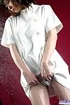 Belle Asiatique modèle Babe wakako hujimori est passionnant :Par: vivement posant dans sexy blanc bas