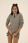 Asiatische College chickie Michelle Maylene in weiß Socken bekommt Ihr haarlos pussy Bareback