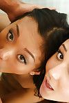 brunetka Ariana Marie i Azji Kochanie Alina Czy Dając Podwójny liu w prysznic
