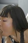 विदेशी पूर्वी एशियन काले बाल वाली कैंडी विवियन हलक में लंड के दौरान मुखमैथुन कमबख्त