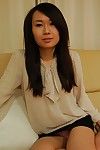 Aziatische Brunette Babe Mayu Takagi laat zien haar tiny tieten en kont