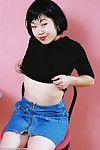 एशियाई एमेच्योर junko सिलवटों वापस लेबिया होंठ के बालों वाली योनी के बाद स्कर्ट हटाने