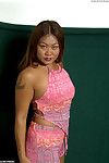 Asiático primero temporizador Tina Mostrando off sexy Culo después de llegar desnudo
