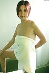 الهواة الآسيوية نموذج جوين تعريض الأبواق و الوشم في حمام
