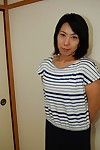 Étonnant Asiatique Babe Masako déshabillage et montrant Son mamelons