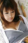 मिठाई एशियाई किशोरी बेब दिखा रहा है उसके बड़े स्तन के साथ सुन्दर निपल्स