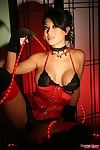 Exóticos grande tetas Belleza Gianna Lynn vestido en rojo y Negro toma vidrio Consolador en su Coño