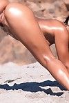 Nóng latina Adriana Râu trắng đưa ra cô ấy bikini và cho thấy ra cô ấy Tốt thôi Slender cơ thể trong những trời