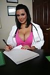 This dirty doctor Sienna West seduces her submissive willing to try his rough piston