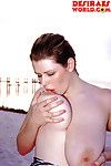 मोटा पॉर्न स्टार पत्नी प्रदर्शन बड़े पैमाने पर saggy स्तन सड़क पर पर समुद्र तट