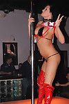 super sexy Brünette stripper in Stiefel Tory Lane gibt ein hot zeigen auf Bühne