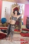 Morena Chica nakita Kash temblando el desnudo Tetas Cuando La realización de bellydance