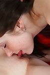 sexy lesbianas son jugar Con su mojado vags en PURO oral la masturbación sesión