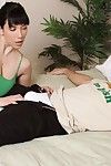 Wellendowed Jelena जेन्सेन में सफेद जाँघिया देता है कामुक मुख-मैथुन में के बेडरूम