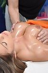 teen Con Grande Tette Brooklyn Chase ottiene il Hardcore cazzo invece di massaggio