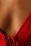 sensual Loira no vermelho lingerie dando excelente solo Cena enquanto ondulante ela corpo