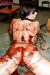 Francese milf Chloe Vevrier Copertura enorme Tette e nudo corpo in cioccolato sciroppo