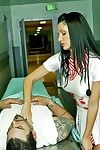 Perfect tieten brunette Verpleegkundige Aletta oceaan krijgt kont Geneukt :Door: groot dicked patiënt