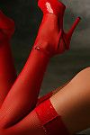 quente loira procura goergeous enquanto a remoção ela safado vermelho lingerie fora