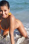 latina nastolatek z duży cycki Samira pozowanie w sexy Bikini odkryty