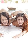 brunette teeners holly Hendrix et Sally gicle Avoir trio sur couverture