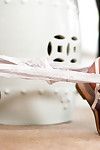 Сочные брачный чик с Очаровательны стройные формы демонстрирует ее Горячая розовый любовь тоннель