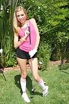 Adolescente cutie Nicole Ray olas en top de polla en el Jardín y las golondrinas Cum
