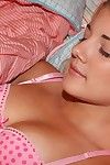 Schlafen Blonde Jamie lamore in rosa Unterwäsche bekommt Ihr Fotze geprüft und Bareback