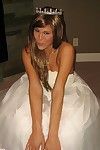梅丽莎 中西部 穿着 在 的婚礼 衣服 表示 和 手指 她的 性感的 无毛的 猫