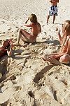 desnudo Amateur Adolescentes chicas en gafas de sol Tener algunos divertido en el Playa