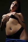 Geil Japanisch Modell Vicky shadow platzt Körper aus die sexy Hose und zeigt es Nackt