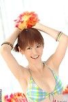 Merveilleux chinois bombita L'ia Himeno est teasing Avec diminutif bikini et minuscule Soutien-gorge copains Images
