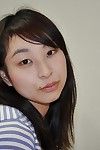 szczęśliwy Chiński młodzieży Kasumi ayano rozbieranego i bezpiecznik jej miłość przycisk