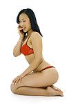 die Japanisch Gal Bella Ling übereingestimmt zu zeigen Ihr Spektakuläre unbedeutend Körper