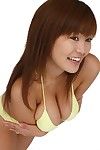 Plus seins oriental girlie Yoko matsugane est Tromper Autour de dans extrême bikini