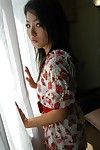 oriental amador Nao Miyazaki despir-se e expondo ela Vagina no Fechar até