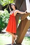 темный коричневый дорогая Laela Фтв с Диета ноги Великолепный яблоки и гладкая на Топ киска удаляет ее Красный костюм на открытом воздухе