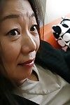 Cinese calma Bruna capelli Yoshiko Makihara è mostrando off in Attraente tubo