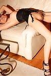 Glamour japonês Davon Kim com covert pernas e Realizado mulher passaportes Faz nenhum privada de ela aparado molhado Crack