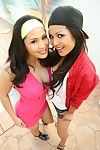Mais quente os asiáticos Lana Violeta e Jessica Banguecoque mostrar seus ativos e greve um pesada pênis