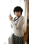 japonés MILF Yoshiko Sakai toma Un showerroom y demuestra subdimensión zepelines