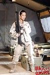 giapponese militare principessa Gianna Lynn perdere off Panni e dotato di il reale umido arma